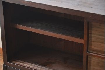 アンティーク家具　和製アンティーク　古い木製の大振りな鉄脚付き引き戸収納棚