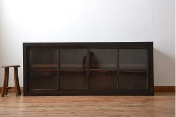 アンティーク家具　和製アンティーク　古い木製の大振りな鉄脚付き引き戸収納棚