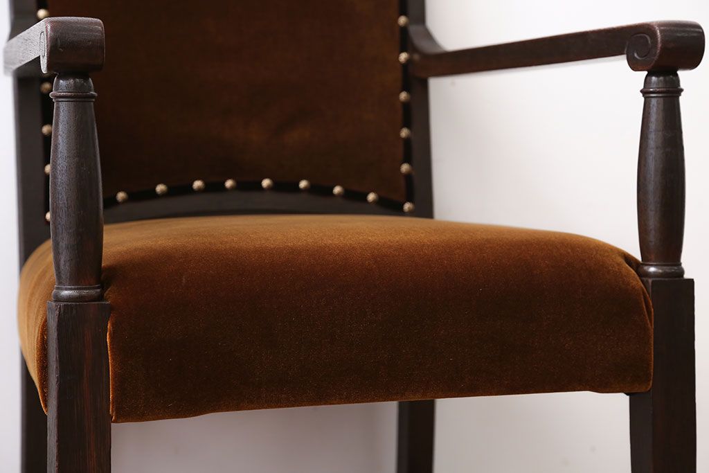 アンティーク家具　大正ロマン　ラグジュアリーな古いナラ材のアームチェア