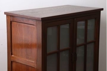 アンティーク家具　和製アンティーク　すりガラス扉の脚付きキッチンキャビネット(作業台・本箱)