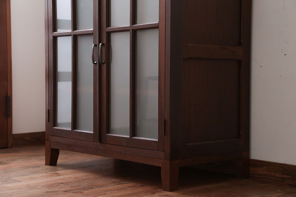 アンティーク家具　和製アンティーク　すりガラス扉の脚付きキッチンキャビネット(作業台・本箱)