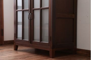 アンティーク家具　和製アンティーク　すりガラス扉の脚付きキッチンキャビネット(作業台・本箱)