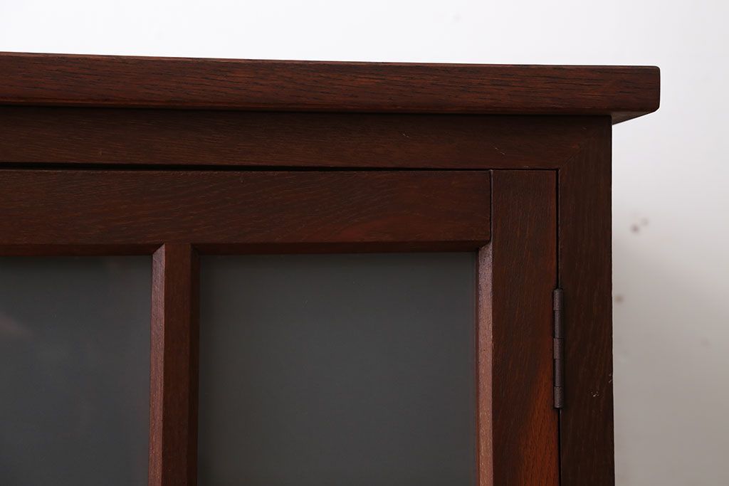 アンティーク家具　和製アンティーク　すりガラス扉の脚付きキッチンキャビネット(作業台・本箱)