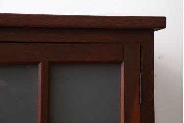 アンティーク家具　和製アンティーク　すりガラス扉の脚付きキッチンキャビネット(作業台・本箱)