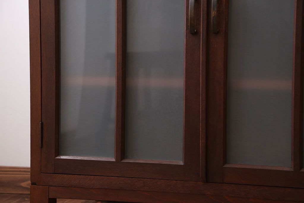 アンティーク家具　和製アンティーク　すりガラス扉の脚付きキッチンキャビネット(作業台・本箱)