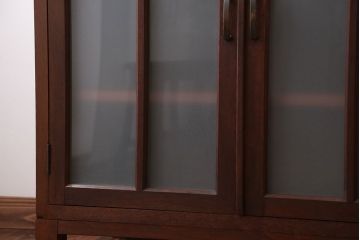 アンティーク家具　和製アンティーク　すりガラス扉の脚付きキッチンキャビネット(作業台・本箱)
