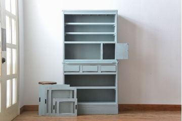 レトロ家具　アンティークペイント　ダイヤガラス入り!小ぶりでレトロな食器棚