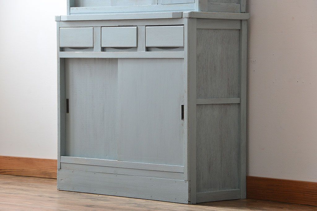 レトロ家具　アンティークペイント　ダイヤガラス入り!小ぶりでレトロな食器棚