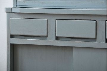 レトロ家具　アンティークペイント　ダイヤガラス入り!小ぶりでレトロな食器棚