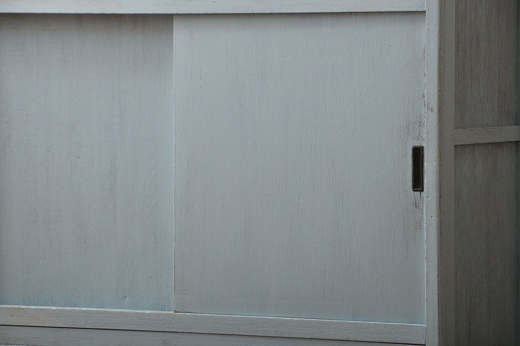 レトロ家具　アンティークペイント　ダイヤガラス入り!小ぶりでレトロな食器棚