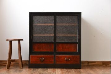 アンティーク家具　和製アンティーク　ダイヤガラス入り!モダンな収納棚