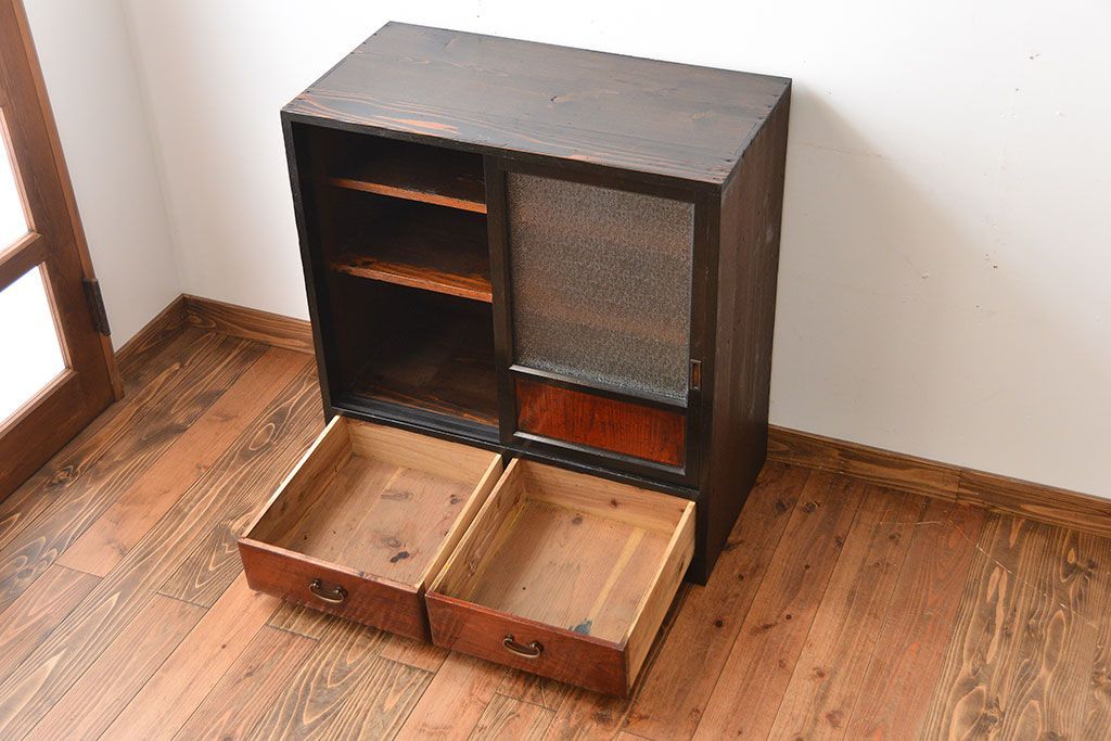 アンティーク家具　和製アンティーク　ダイヤガラス入り!モダンな収納棚