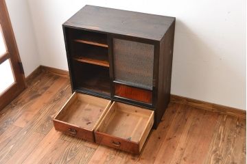 アンティーク家具　和製アンティーク　ダイヤガラス入り!モダンな収納棚