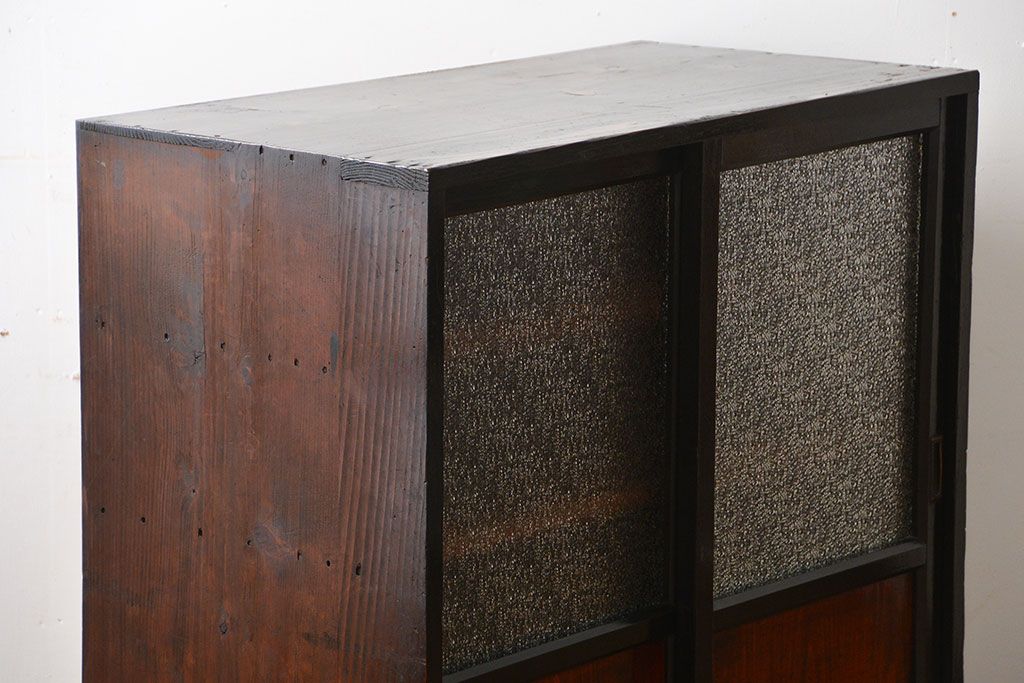 アンティーク家具　和製アンティーク　ダイヤガラス入り!モダンな収納棚