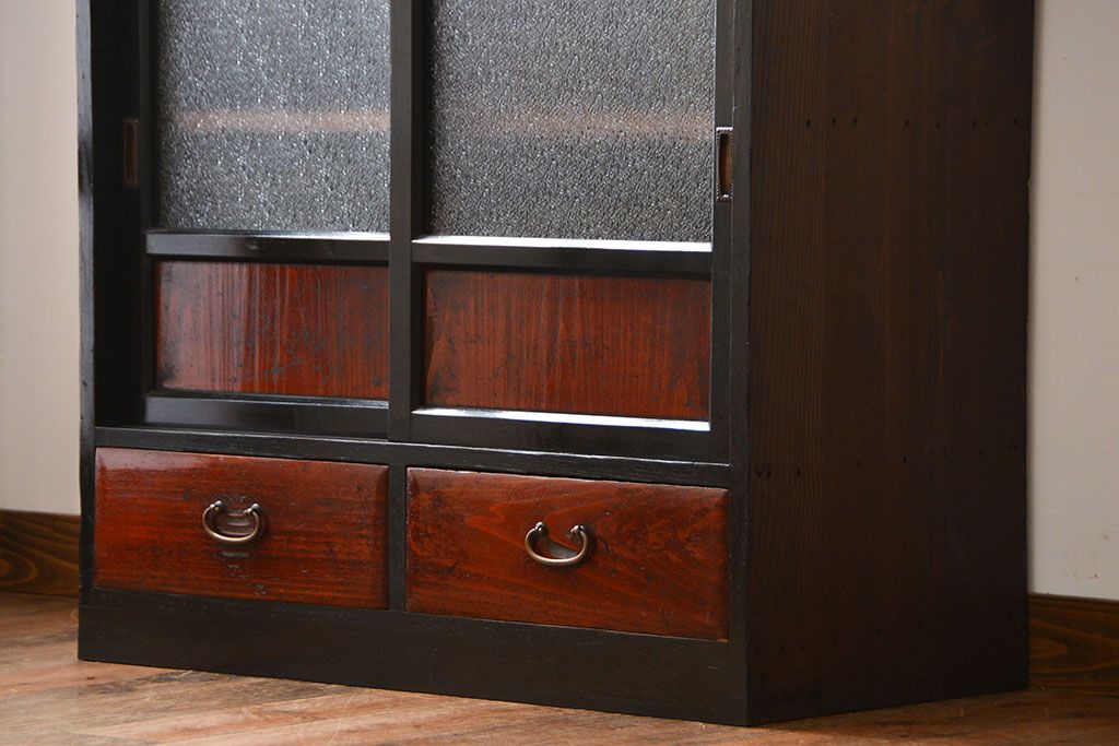 アンティーク家具　和製アンティーク　ダイヤガラス入り!モダンな収納棚