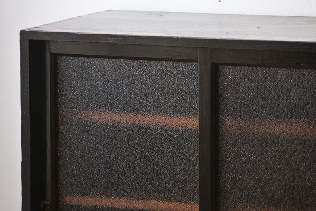 アンティーク家具　和製アンティーク　ダイヤガラス入り!モダンな収納棚