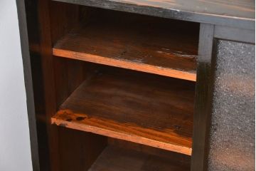 アンティーク家具　和製アンティーク　ダイヤガラス入り!モダンな収納棚