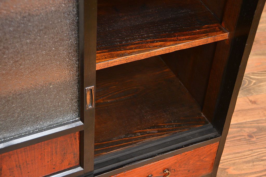 アンティーク家具　和製アンティーク　ダイヤガラス入り!モダンな収納棚