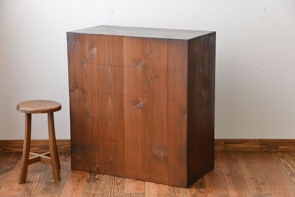 アンティーク家具　和製アンティーク　ダイヤガラス入り!モダンな収納棚