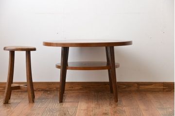 アンティーク家具　アンティーク　古い木製の丸い棚付きラウンドテーブル