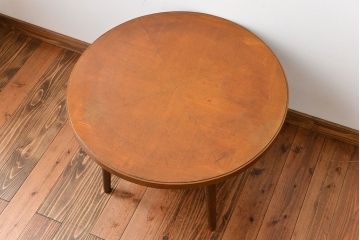 アンティーク家具　アンティーク　古い木製の丸い棚付きラウンドテーブル