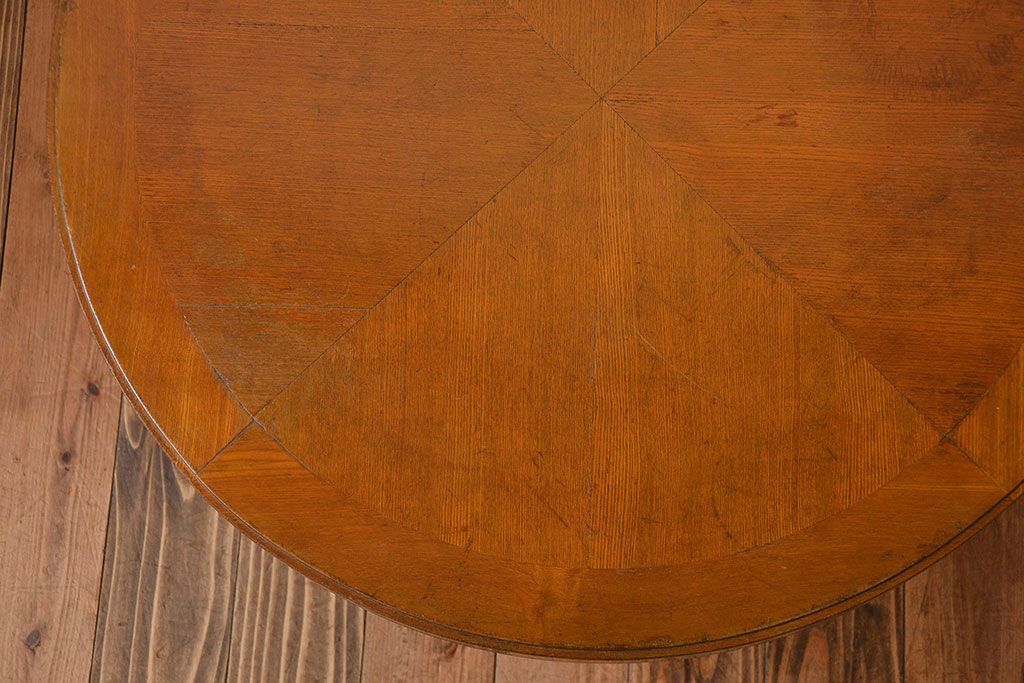 アンティーク家具　アンティーク　古い木製の丸い棚付きラウンドテーブル