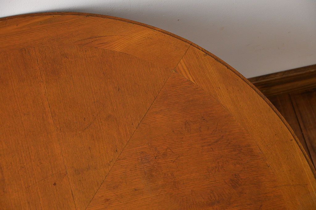 アンティーク家具　アンティーク　古い木製の丸い棚付きラウンドテーブル