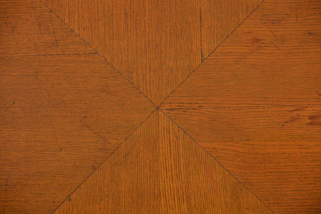 アンティーク家具　アンティーク　古い木製の丸い棚付きラウンドテーブル