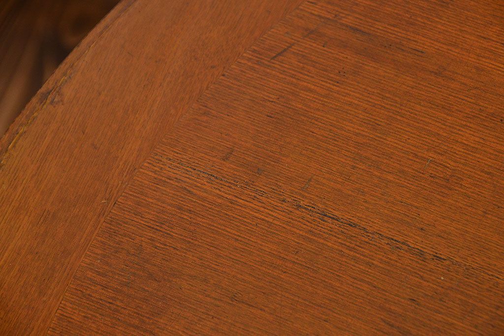 アンティーク家具　アンティーク　古い木製の丸い棚付きラウンドテーブル