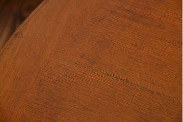 アンティーク家具　アンティーク　古い木製の丸い棚付きラウンドテーブル