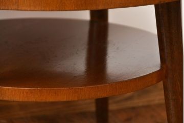 アンティーク家具　アンティーク　古い木製の丸い棚付きラウンドテーブル