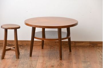 アンティーク家具　アンティーク　古い木製の丸い棚付きラウンドテーブル