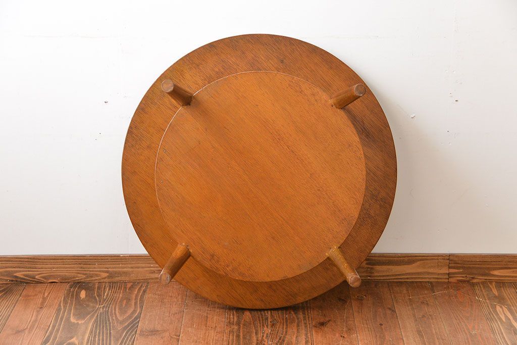 アンティーク家具　アンティーク　古い木製の丸い棚付きラウンドテーブル