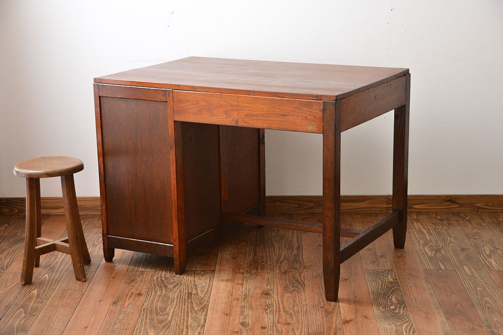 アンティーク家具　アンティーク　古いカバ材とナラ材の味わい深い片袖机