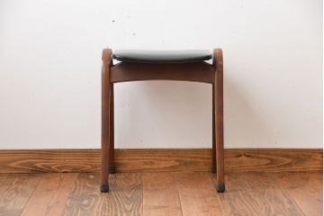 中古　秋田木工のおしゃれな曲げ木スツール