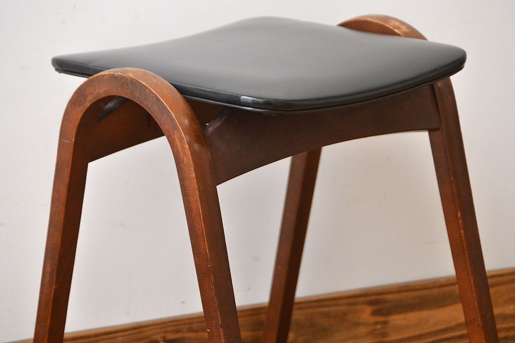中古　秋田木工のおしゃれな曲げ木スツール