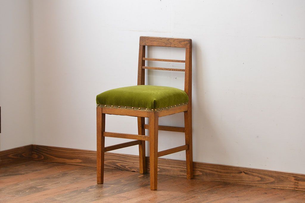 レトロ家具　昭和レトロ　古いナラ材の小さなかわいいチェア