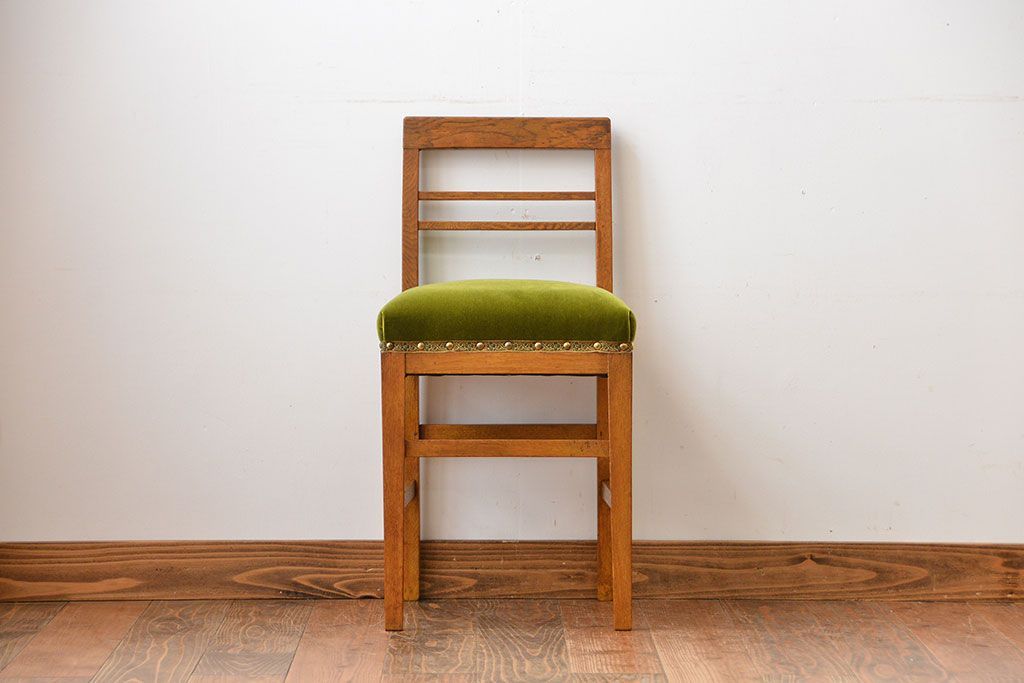 レトロ家具　昭和レトロ　古いナラ材の小さなかわいいチェア