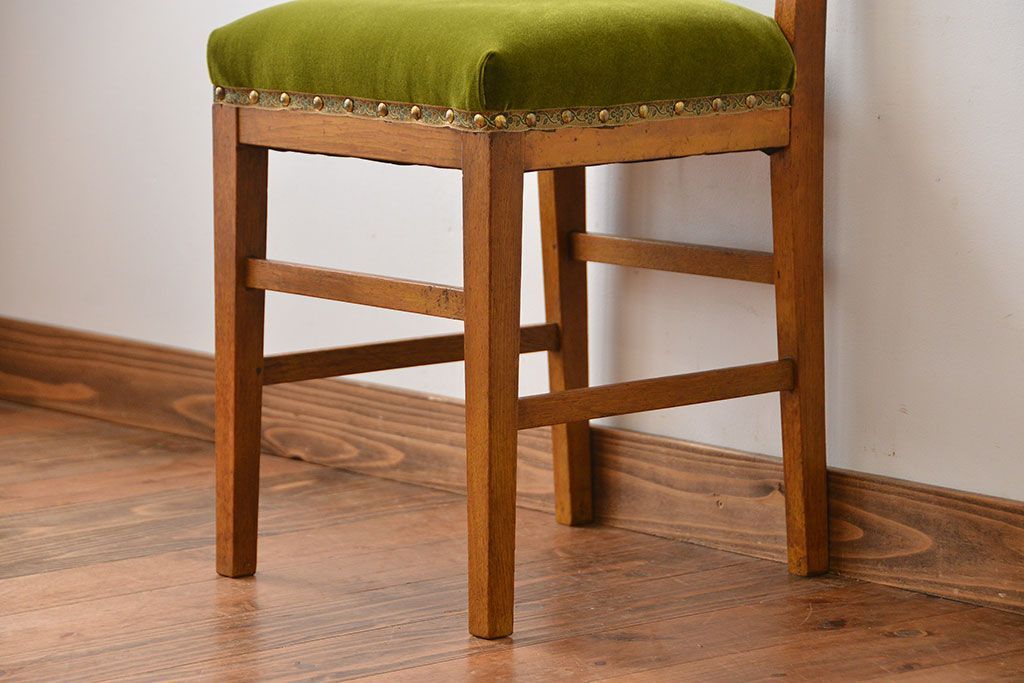 レトロ家具　昭和レトロ　古いナラ材の小さなかわいいチェア