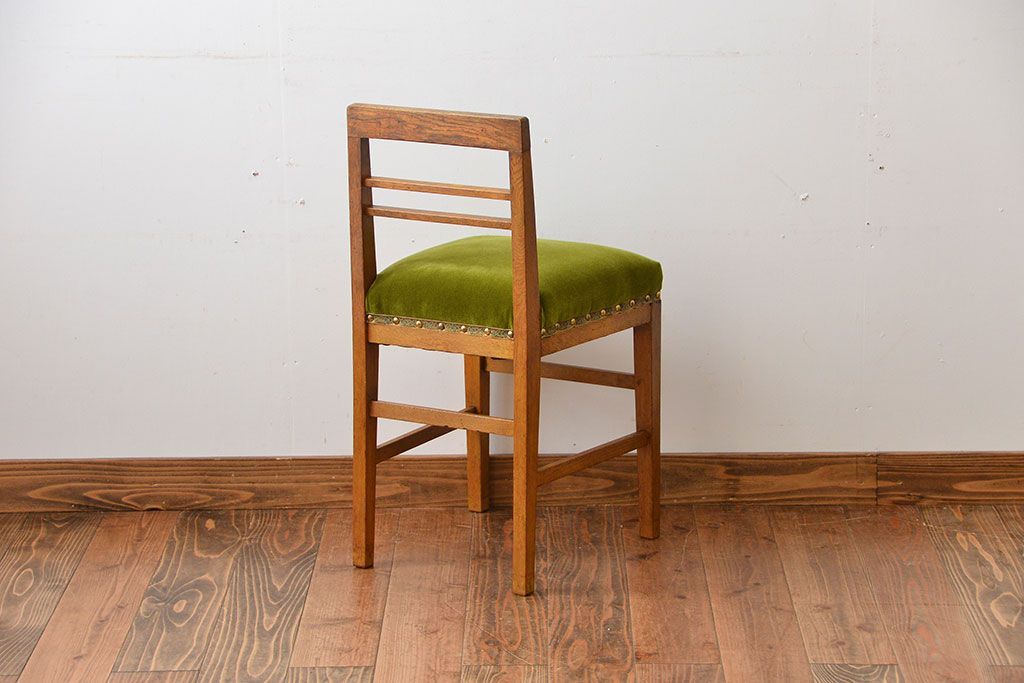 レトロ家具　昭和レトロ　古いナラ材の小さなかわいいチェア