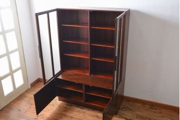 ヴィンテージ家具　北欧ビンテージ　デンマーク製　ローズウッド材のシンプルでおしゃれなキャビネット