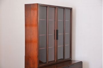 ヴィンテージ家具　北欧ビンテージ　デンマーク製　ローズウッド材のシンプルでおしゃれなキャビネット