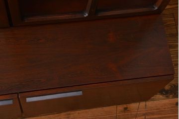 ヴィンテージ家具　北欧ビンテージ　デンマーク製　ローズウッド材のシンプルでおしゃれなキャビネット