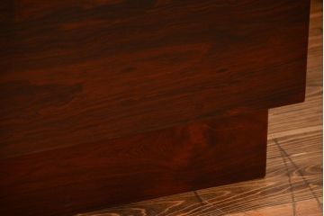 ヴィンテージ家具　北欧ビンテージ　デンマーク製　ローズウッド材のシンプルでおしゃれなキャビネット