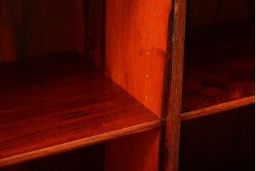 ヴィンテージ家具　北欧ビンテージ　デンマーク製　ローズウッド材のシンプルでおしゃれなキャビネット