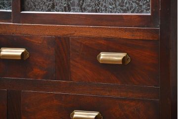 アンティーク家具　和製アンティーク　結霜ガラス入り!木製の小ぶりな引き戸収納棚(水屋箪笥)(2)