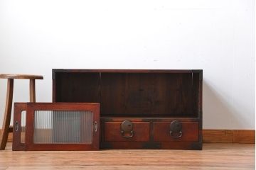 アンティーク家具　古民具・骨董　モールガラス入り!前面欅材の丸金具時代箪笥ローボード