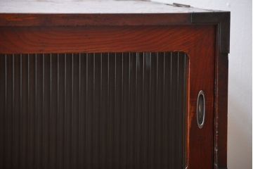 アンティーク家具　古民具・骨董　モールガラス入り!前面欅材の丸金具時代箪笥ローボード