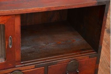 アンティーク家具　古民具・骨董　モールガラス入り!前面欅材の丸金具時代箪笥ローボード