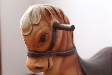 アンティーク雑貨　イギリスアンティーク　小さなかわいいロッキングホース